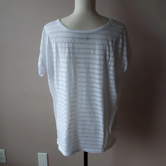 2/$25 Roxy Beach tee - Picture 4 of 6